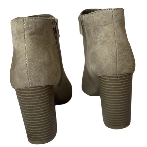 APT 9 Women's Tan Suede Peep Toe Ankle Booties Stacked Heel Side Zip Sz 8 - Picture 5 of 7